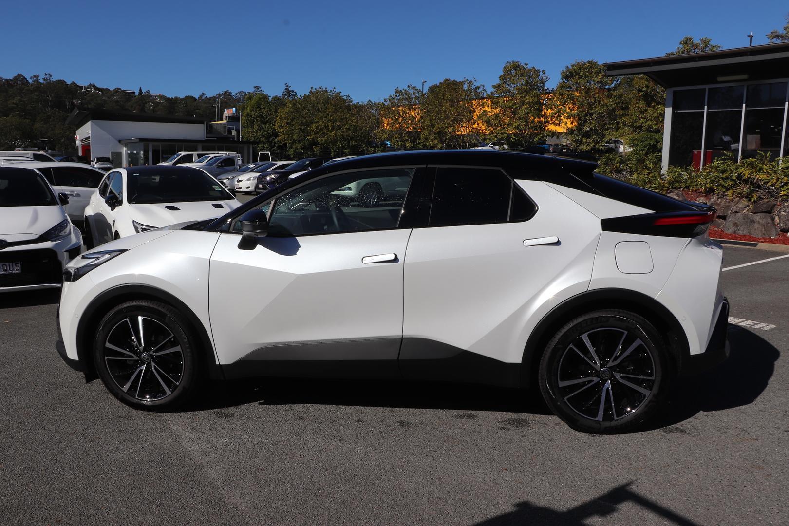 2025 Toyota C-HR Koba 2WD in Two Tone White