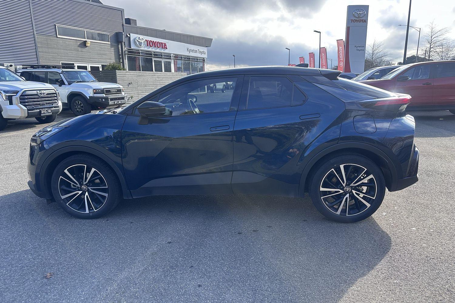 2023 Toyota C-HR Koba 2WD in Two Tone Green