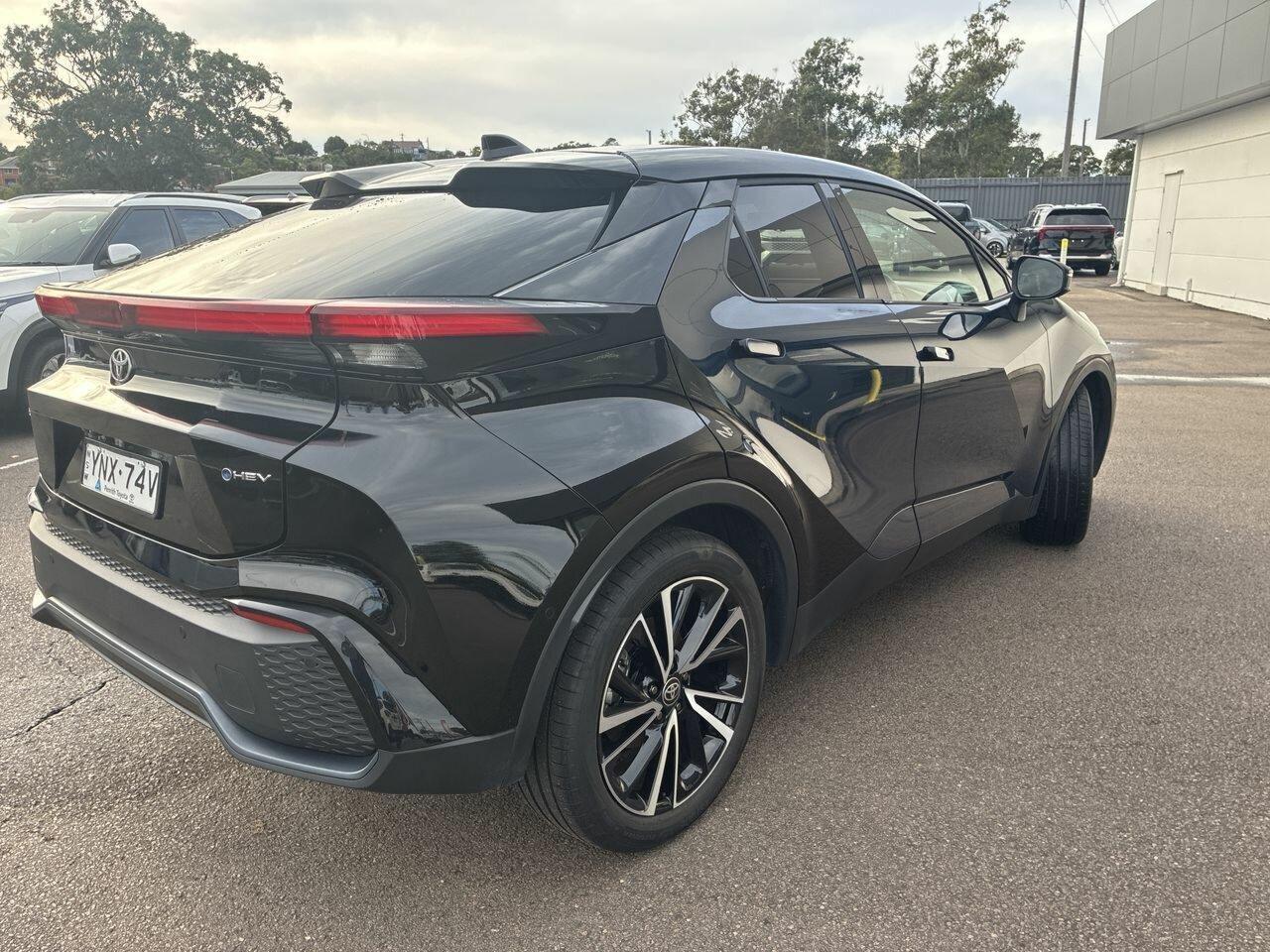 2024 Toyota C-HR Koba 2WD in Two Tone Green
