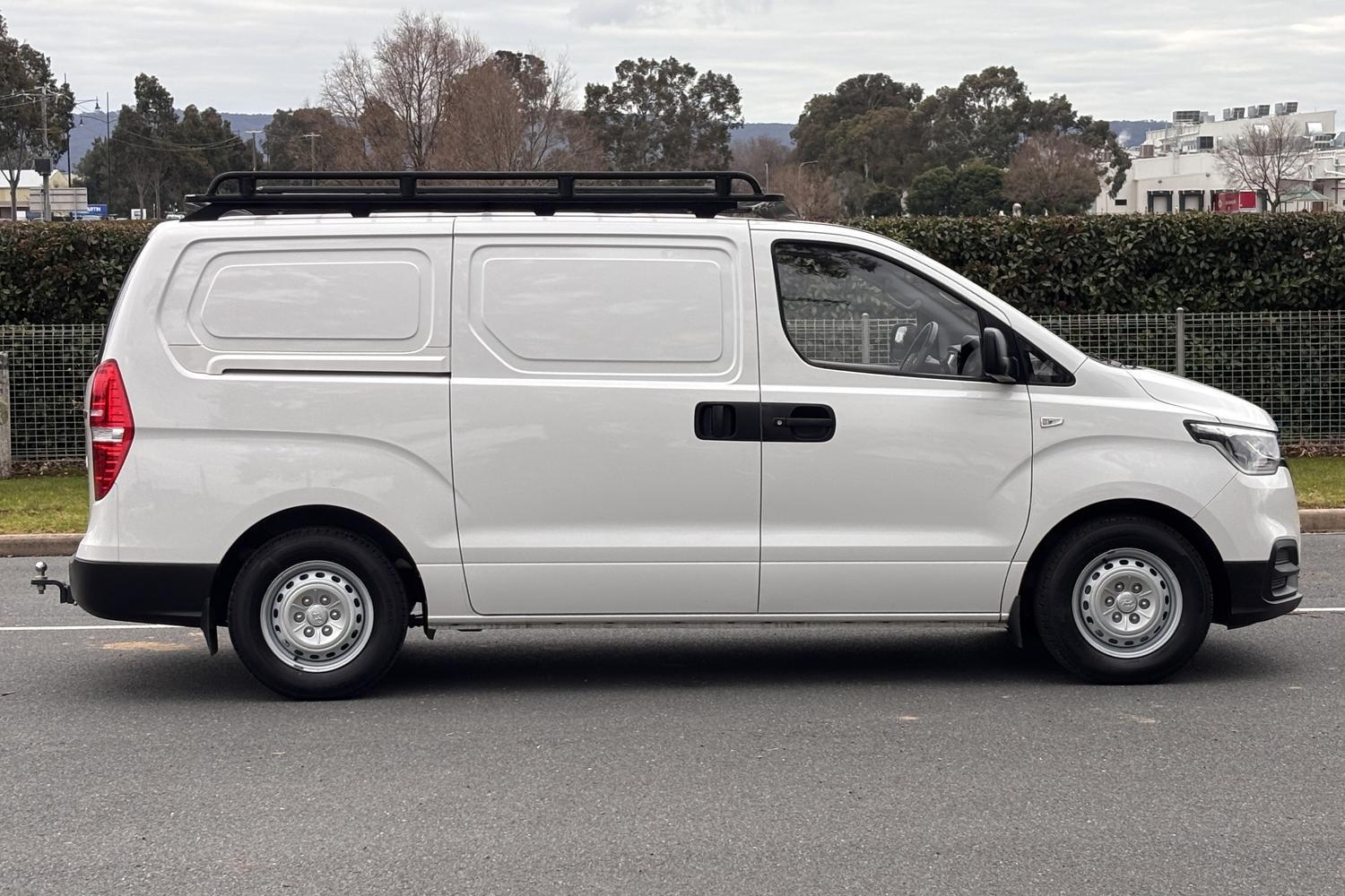 2019 Hyundai iLoad Base in Creamy White Tac