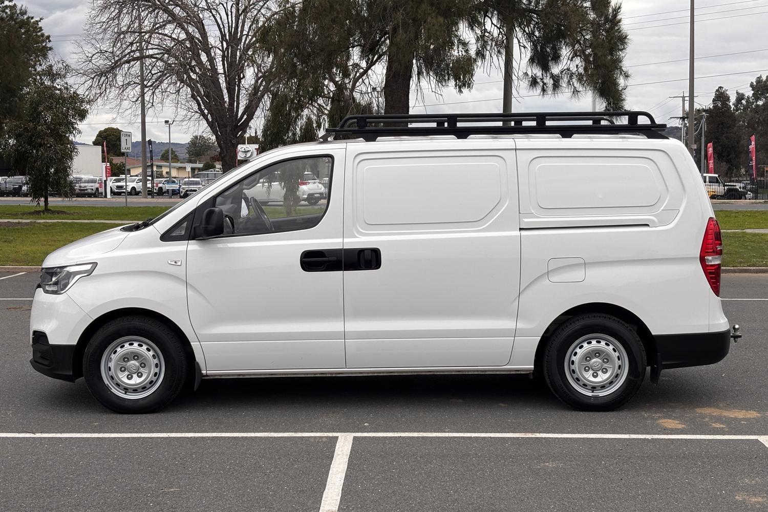 2019 Hyundai iLoad Base in Creamy White Tac