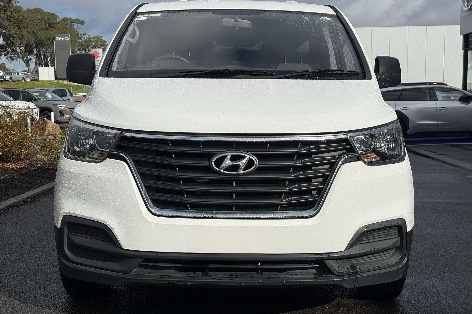 2018 Hyundai iLoad Base in Creamy White Yac