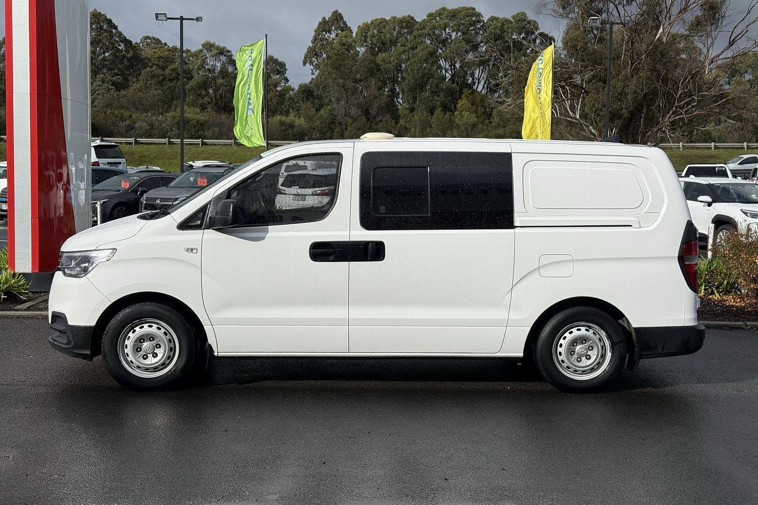2018 Hyundai iLoad Base in Creamy White Yac