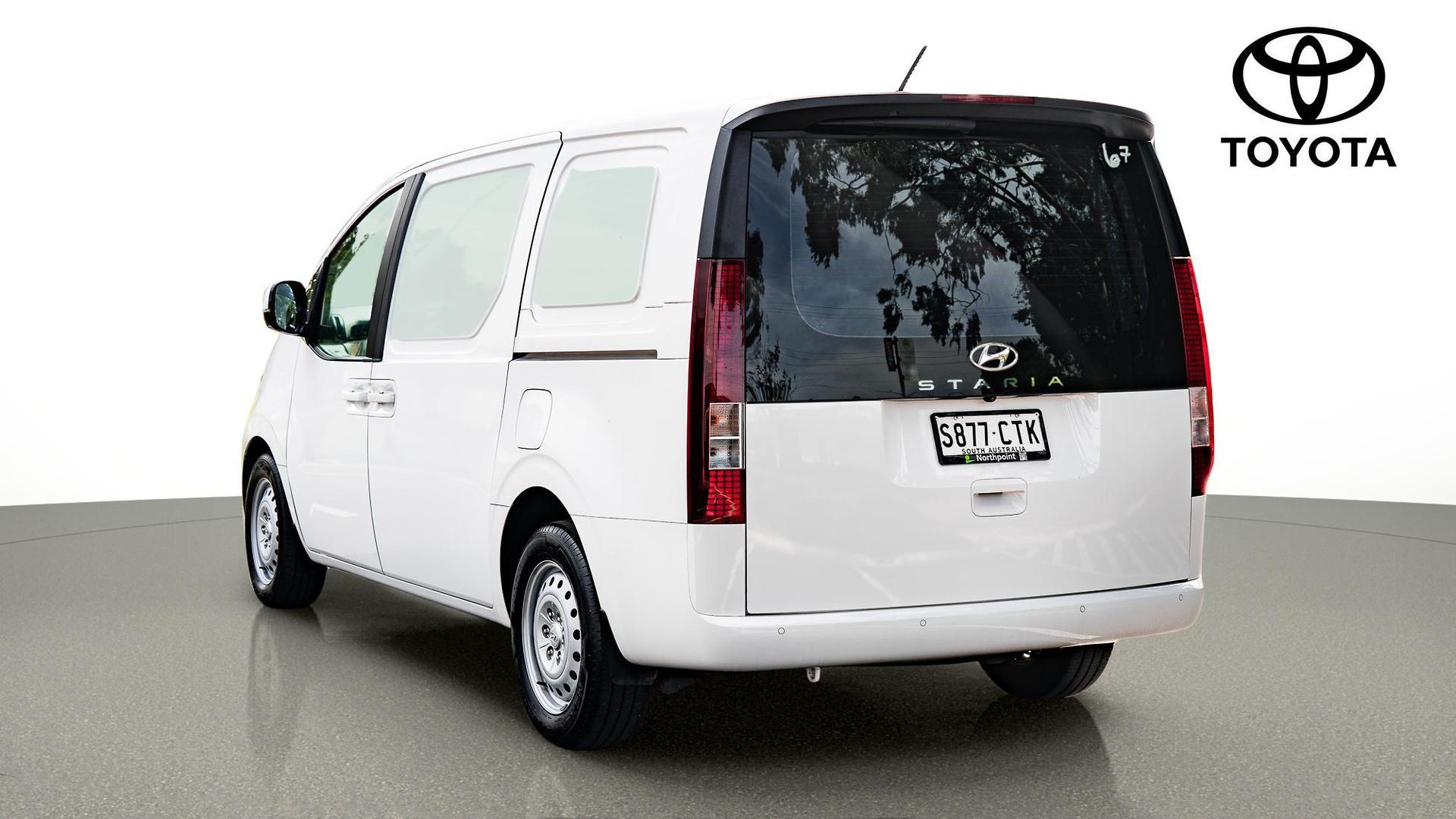 2022 Hyundai STARIA LOAD Base in Hino Standard White