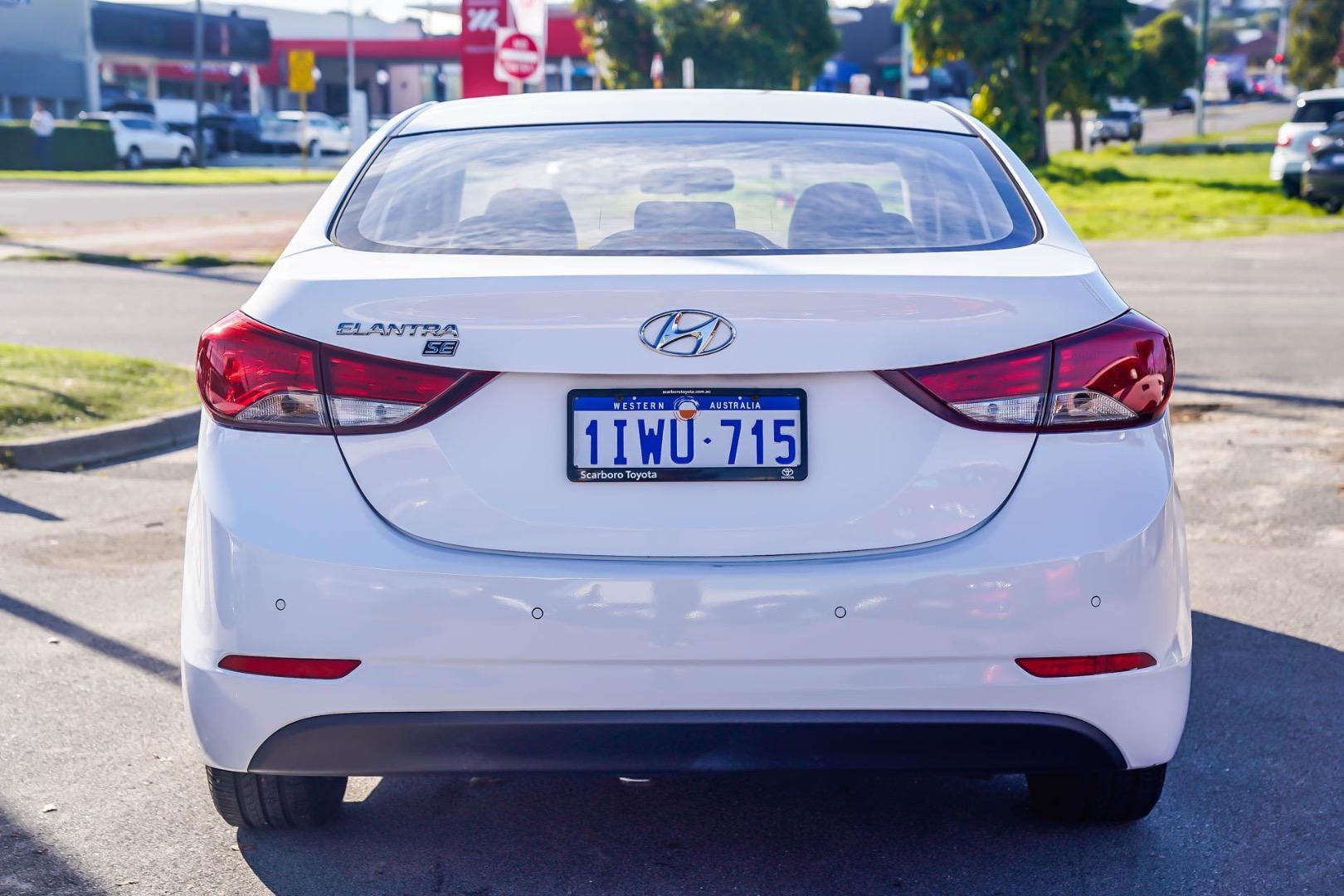 2015 Hyundai Elantra SE in White
