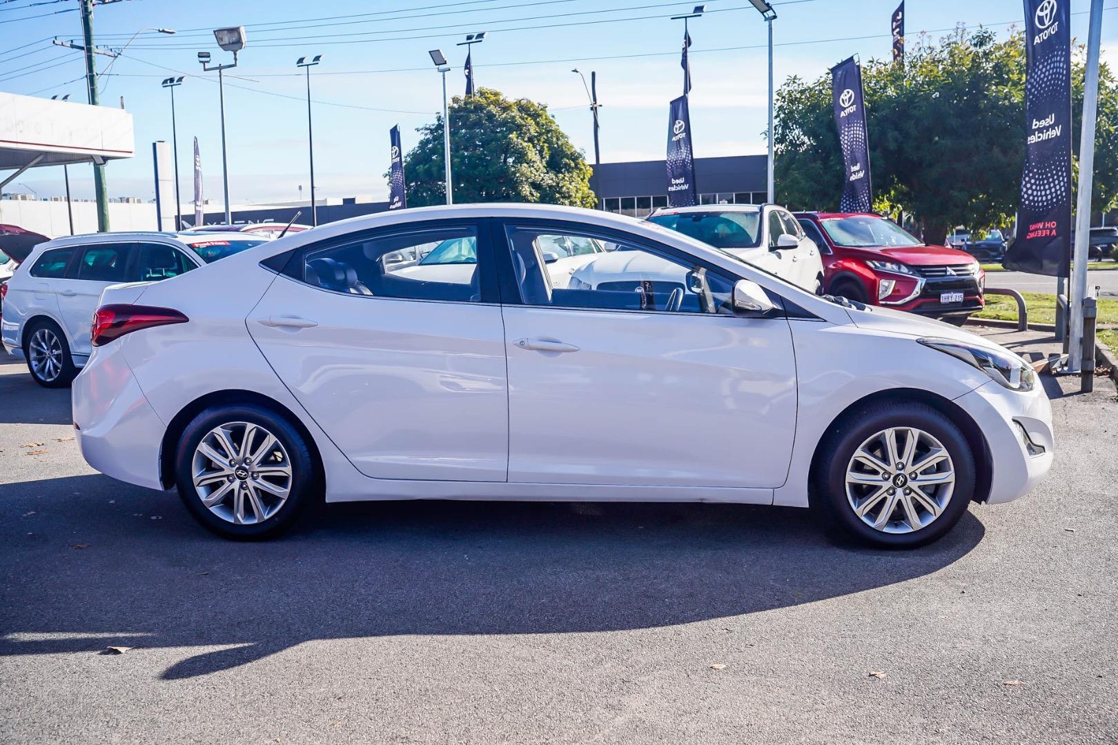 2015 Hyundai Elantra SE in White