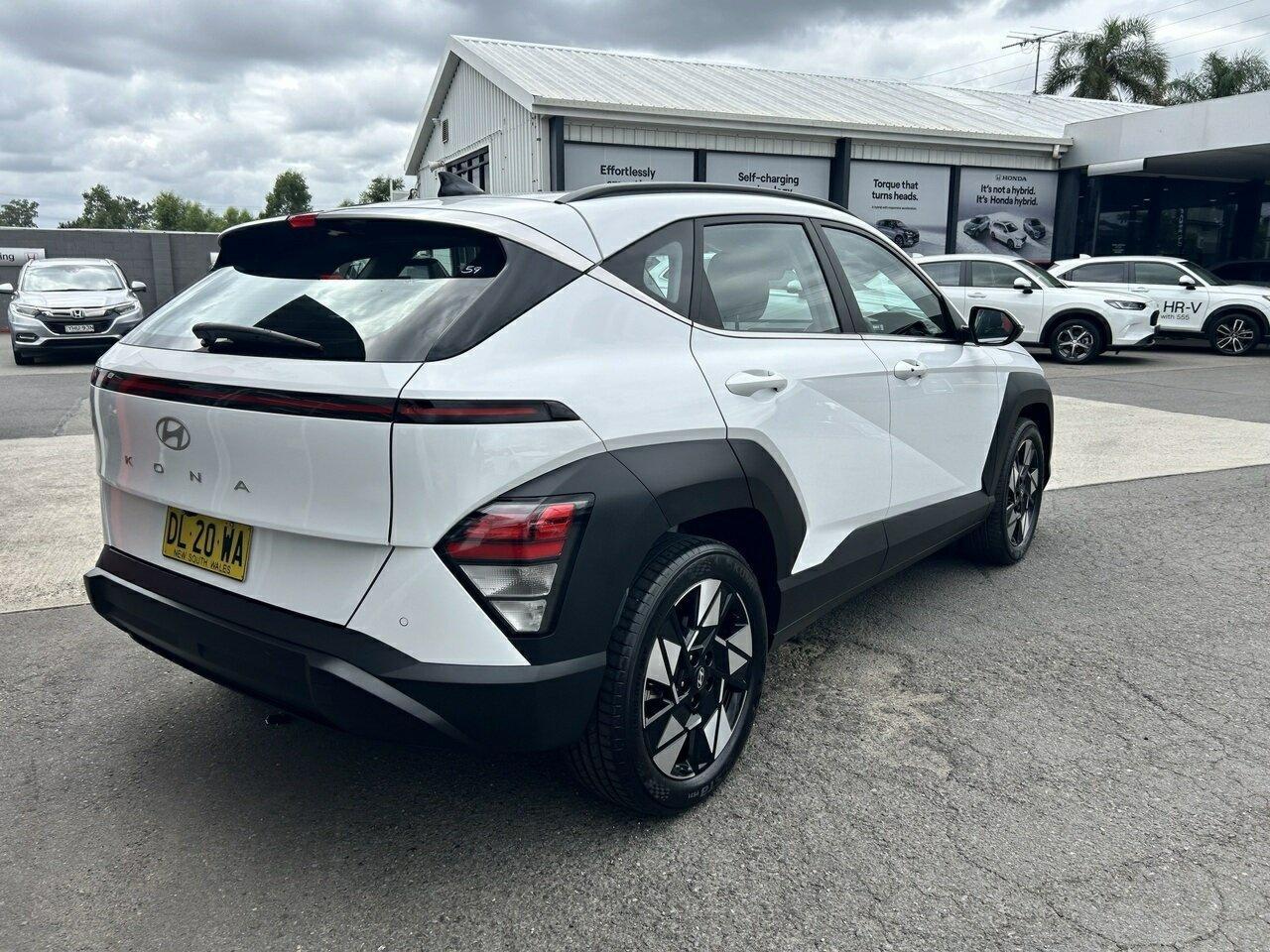 2024 Hyundai Kona Base in White
