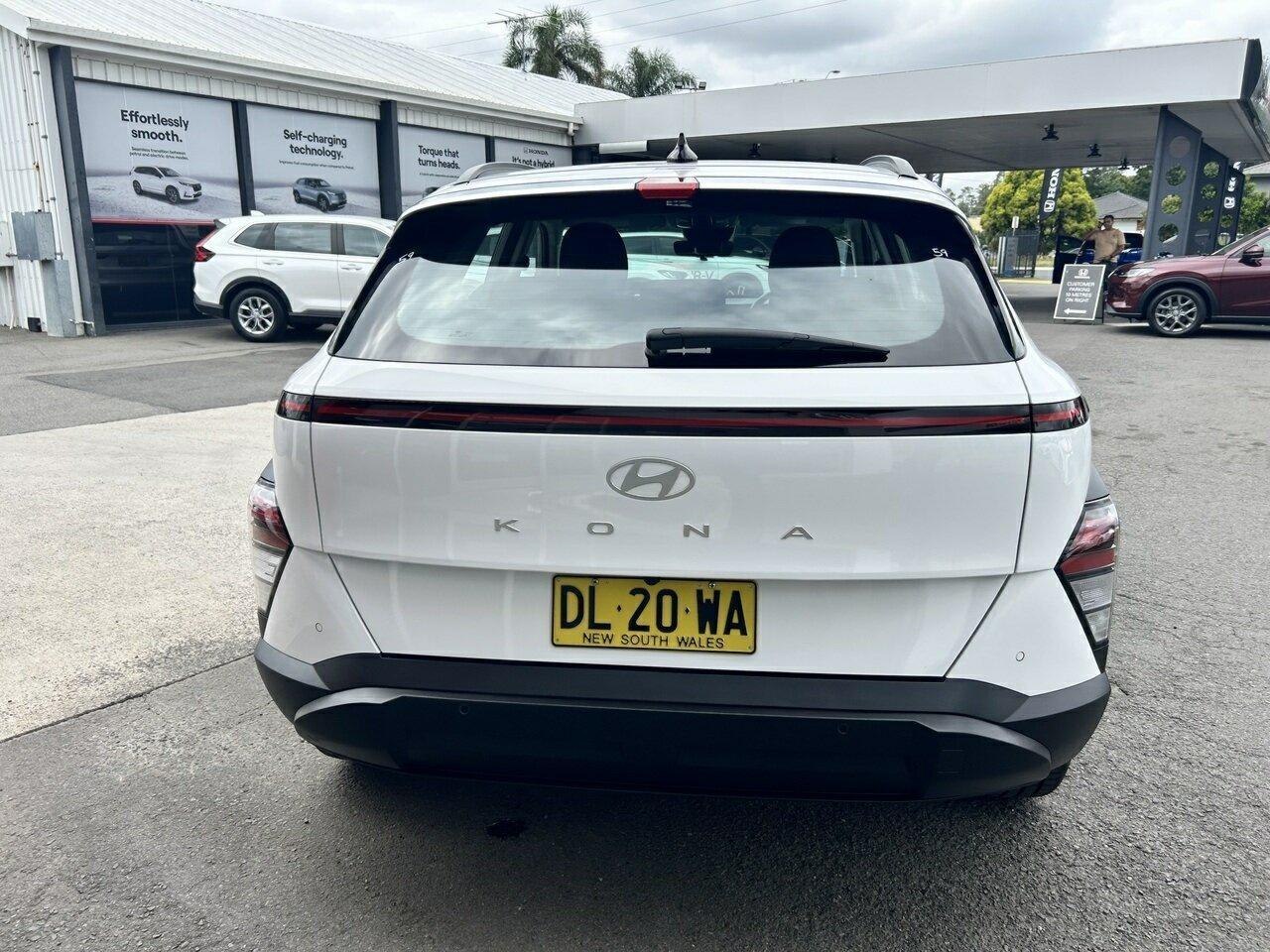 2024 Hyundai Kona Base in White