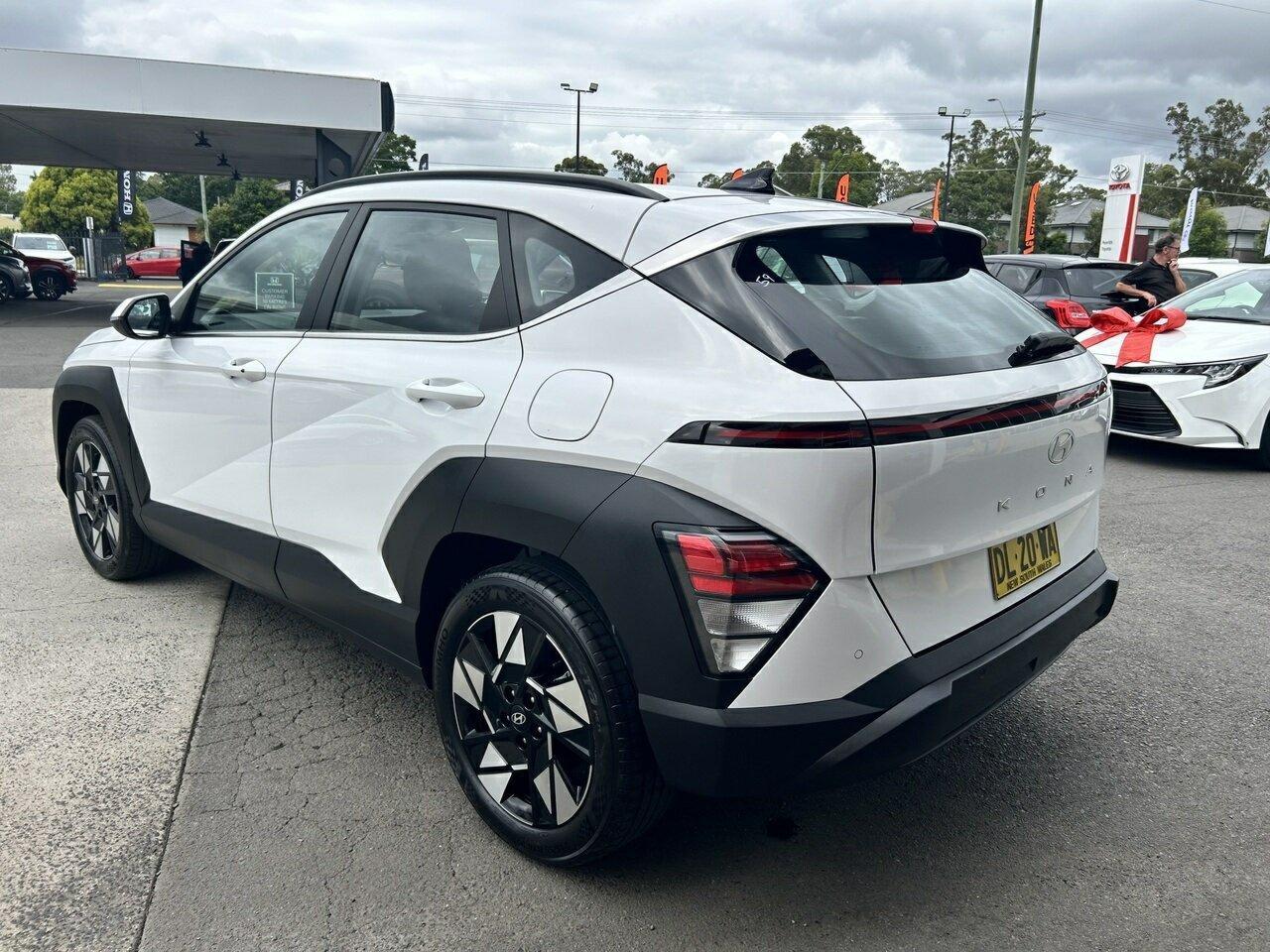 2024 Hyundai Kona Base in White