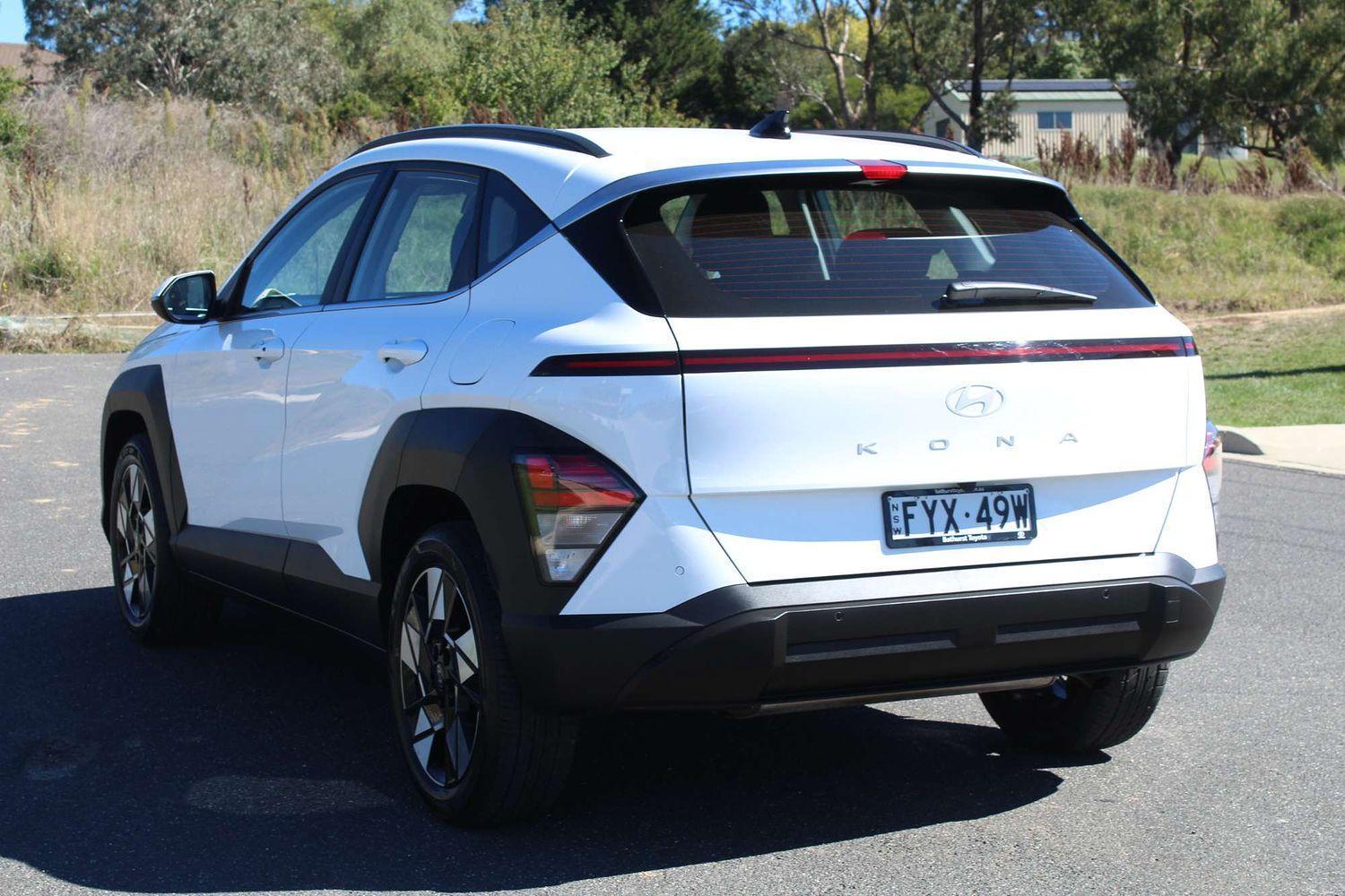2024 Hyundai Kona Base in White