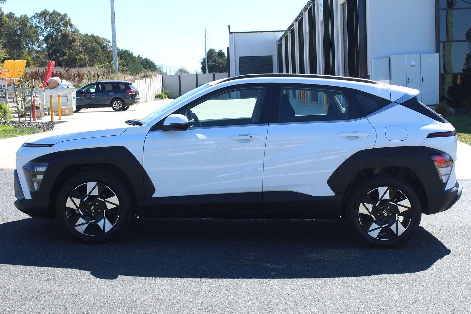 2024 Hyundai Kona Base in White