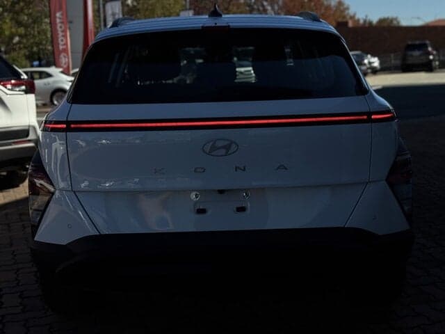 2024 Hyundai Kona Base in White