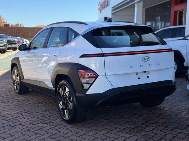 2024 Hyundai Kona Base in White
