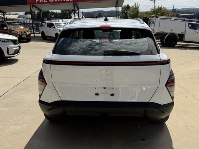 2024 Hyundai Kona Base in White