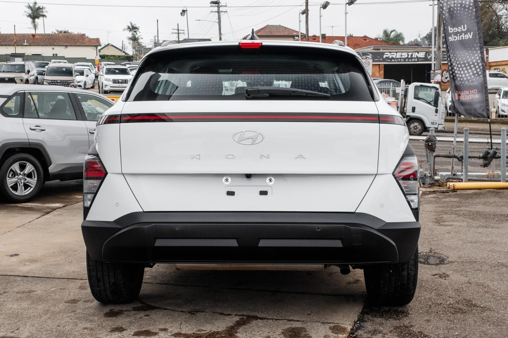 2025 Hyundai Kona Base in Atlas White