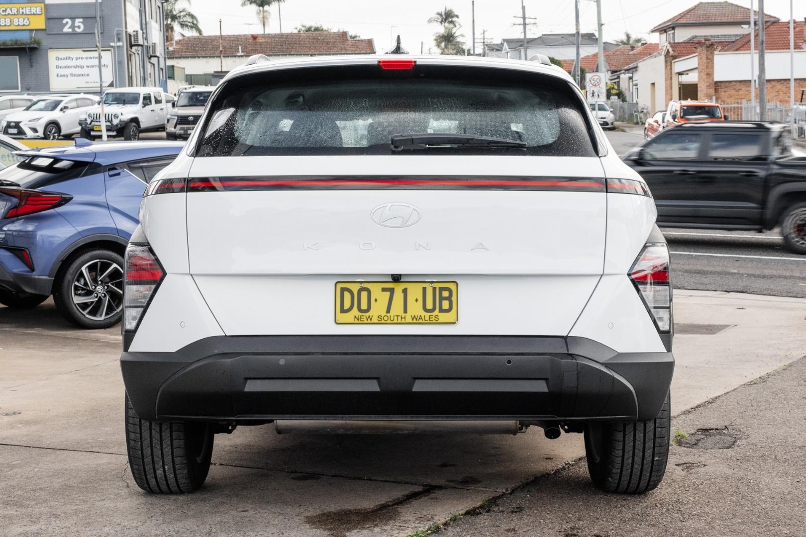 2025 Hyundai Kona Base in Atlas White