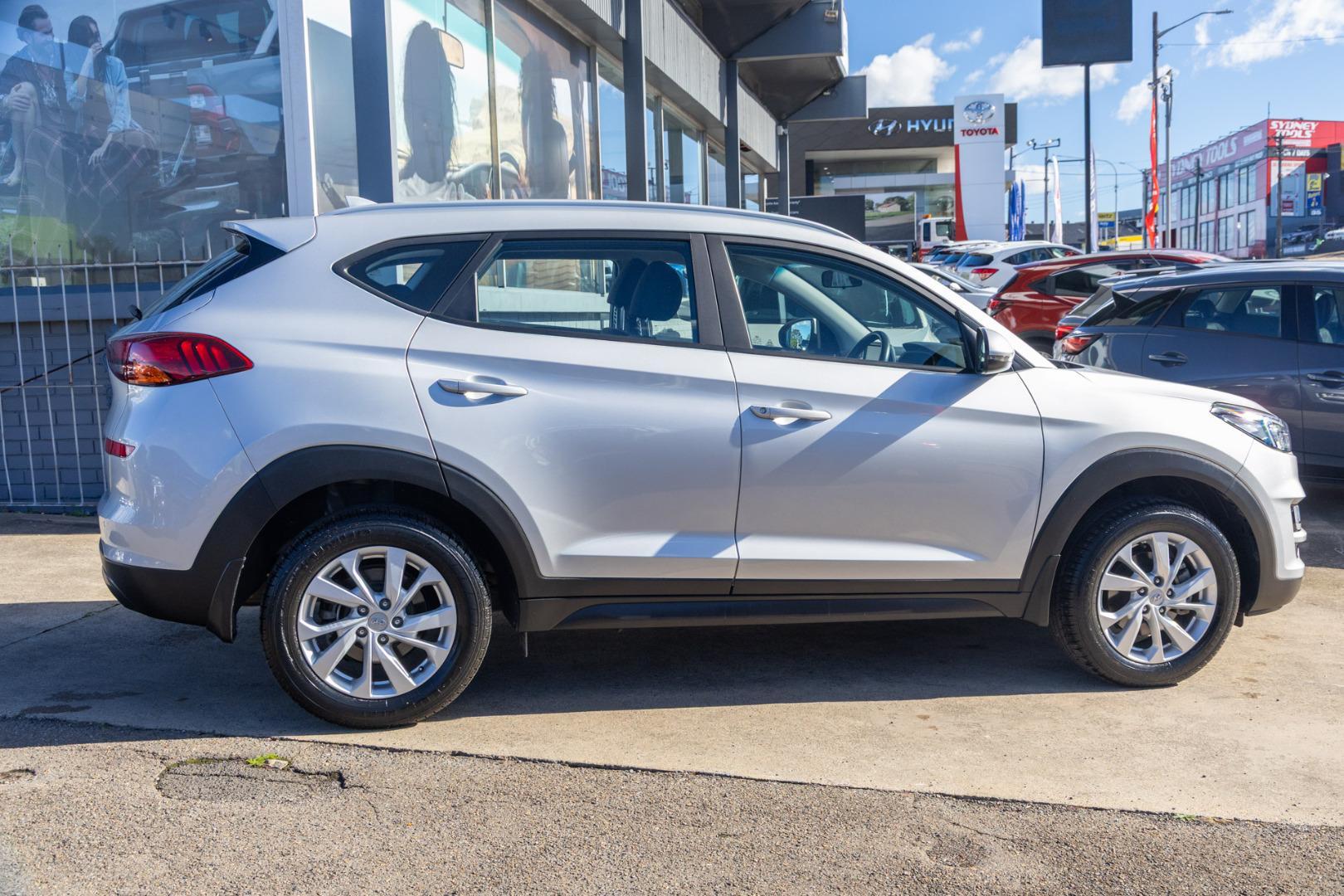 2019 Hyundai Tucson Active in Platinum Silver