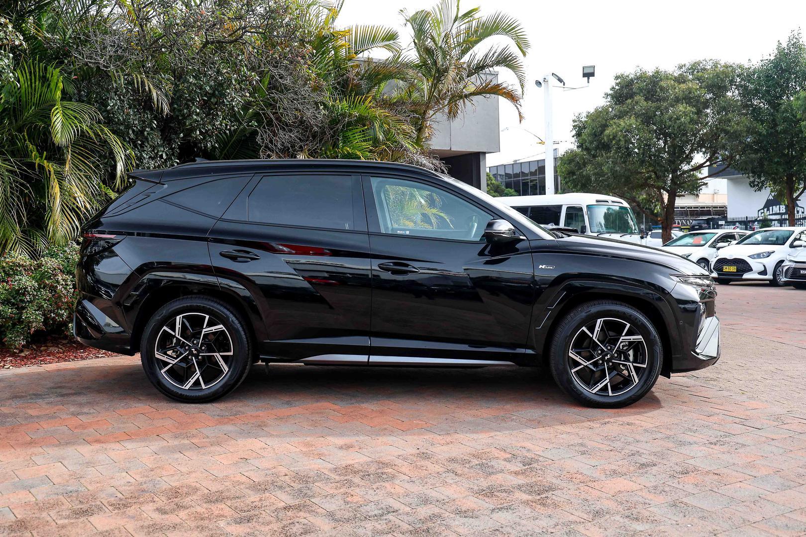 2025 Hyundai Tucson Hybrid Premium N Line in Phantom Black