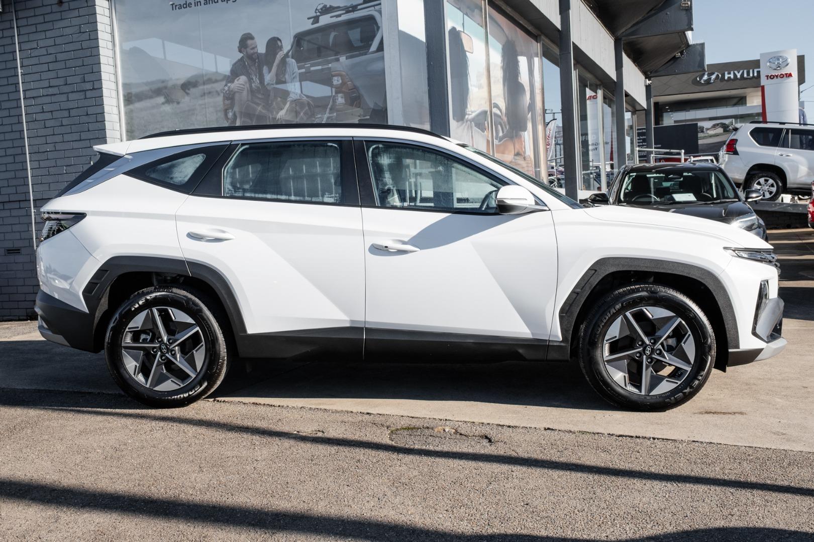 2025 Hyundai Tucson Base in White Cream