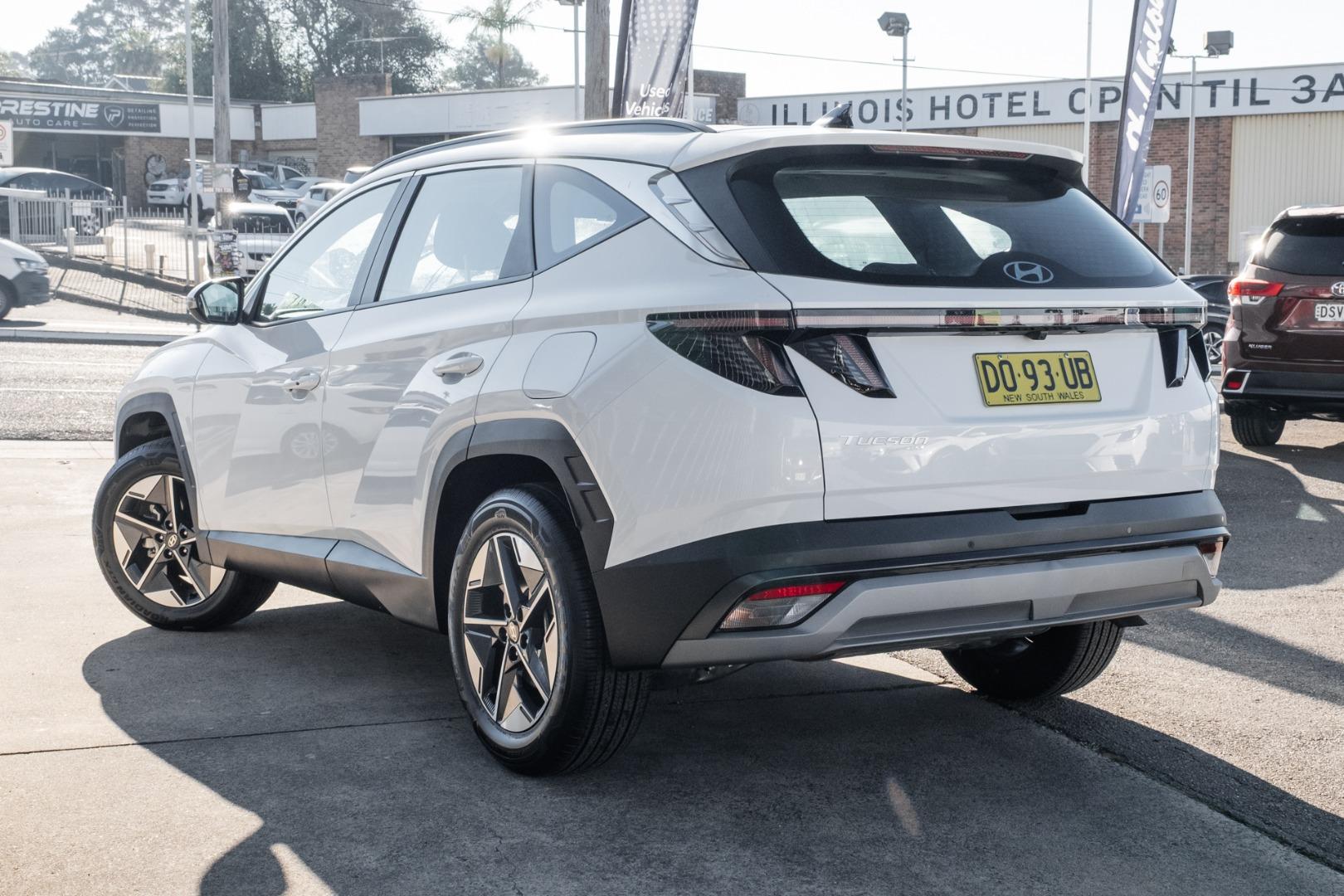 2025 Hyundai Tucson Base in White Cream