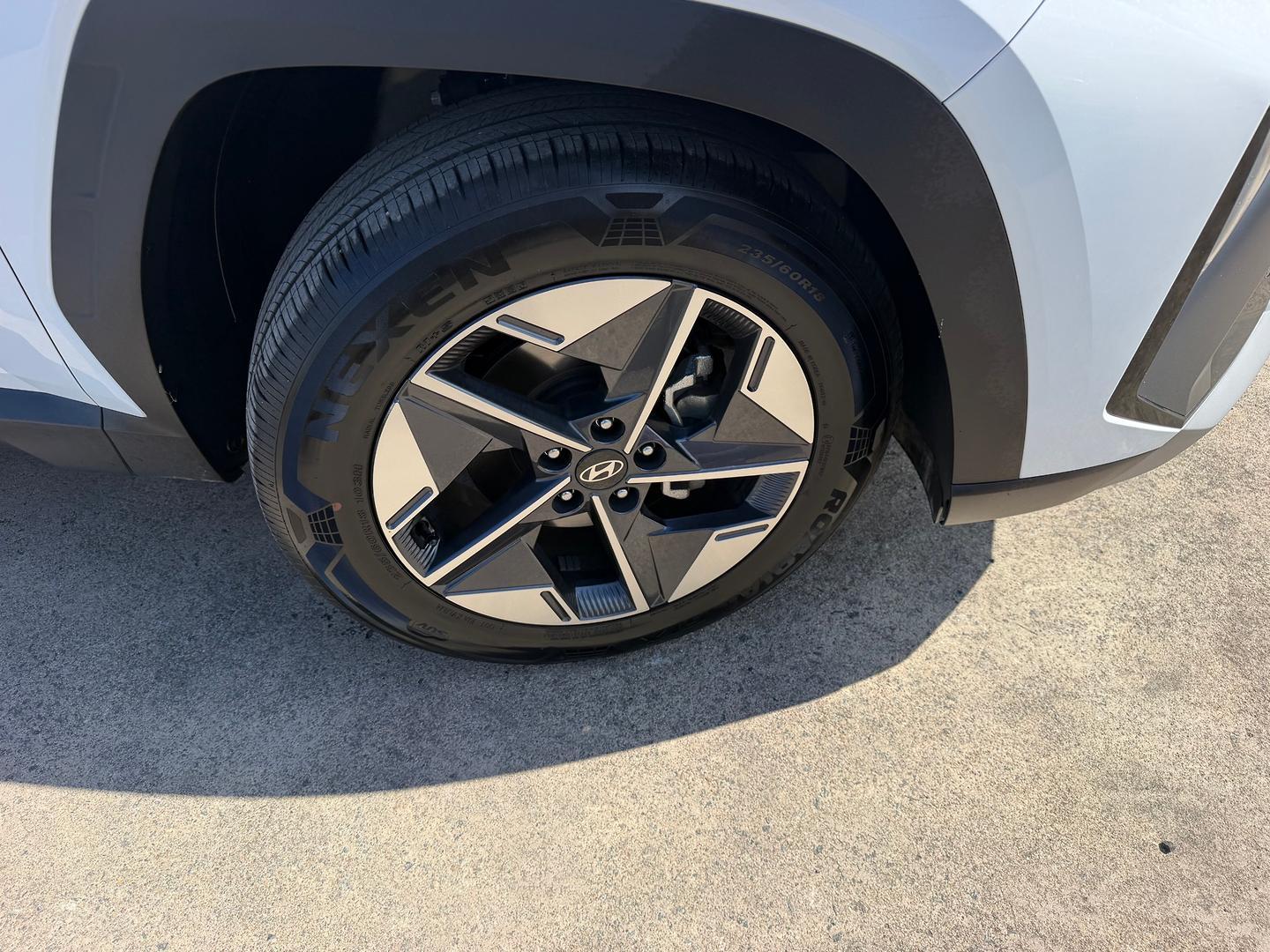2025 Hyundai Tucson Base in White Cream
