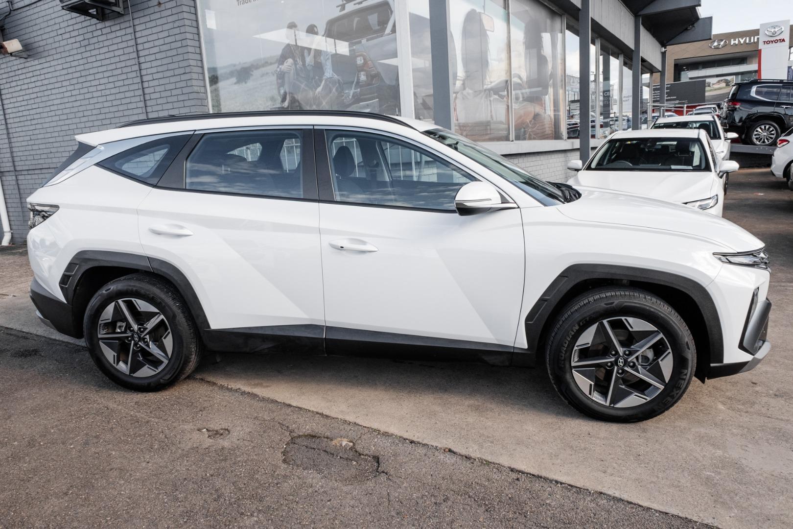 2025 Hyundai Tucson Base in White Cream