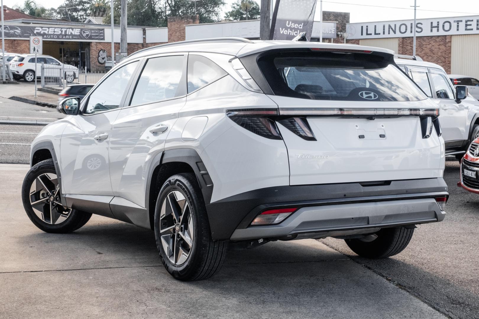 2025 Hyundai Tucson Base in White Cream