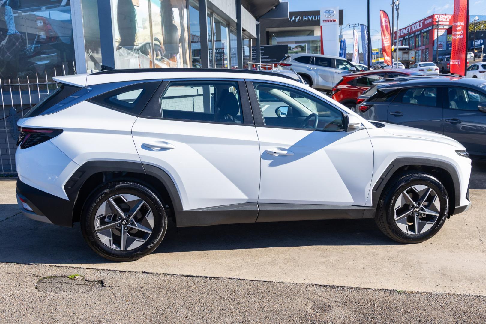 2025 Hyundai Tucson Base in White Cream