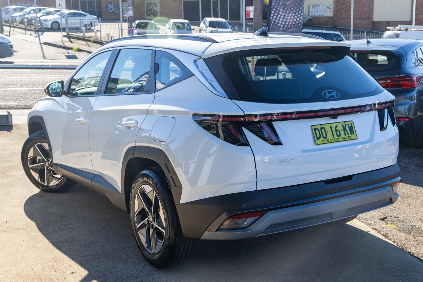 2025 Hyundai Tucson Base in White Cream