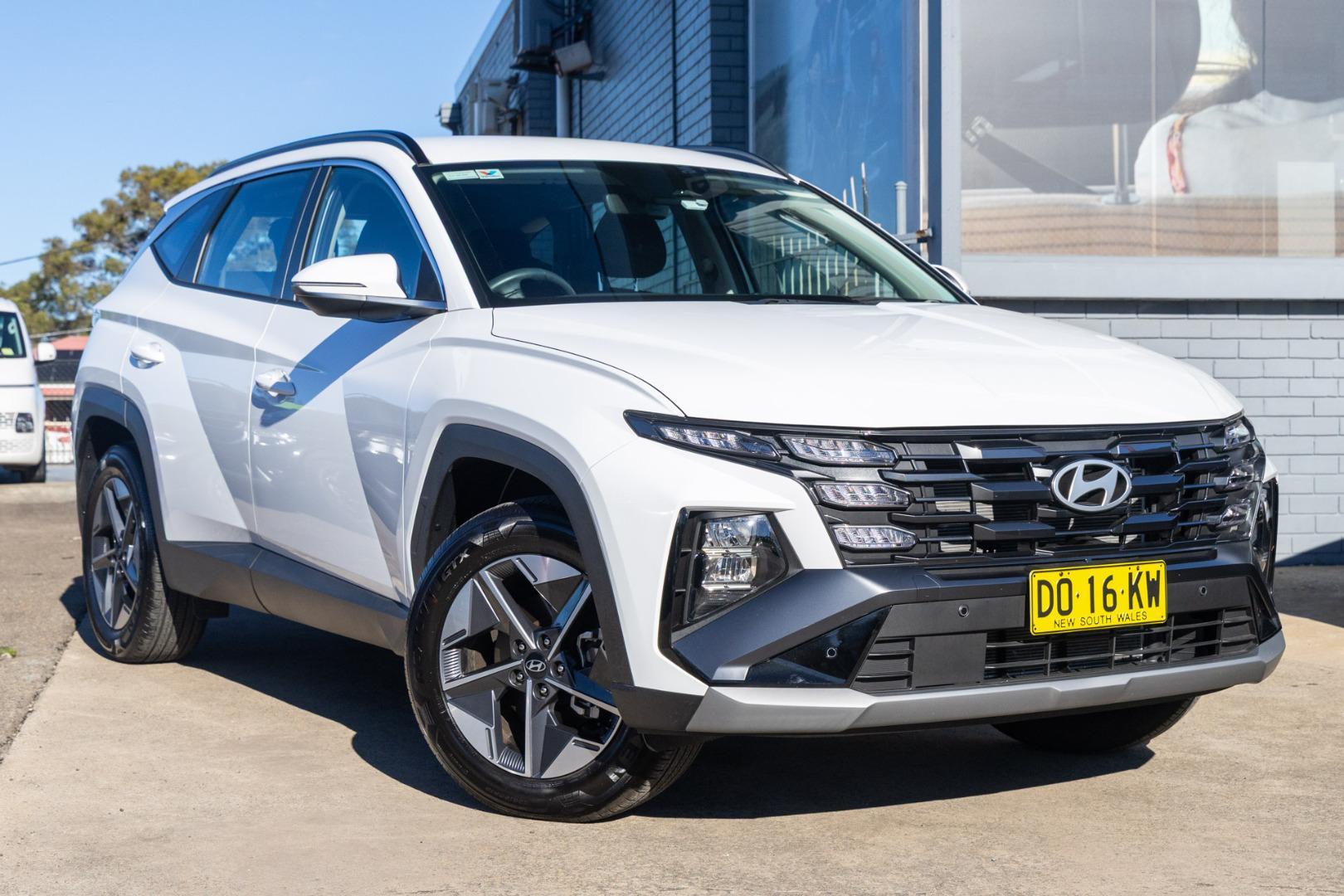 2025 Hyundai Tucson Base in White Cream