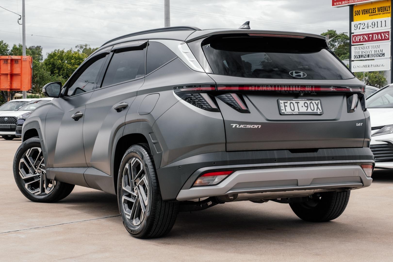 2024 Hyundai Tucson Premium in Pine Green Matte