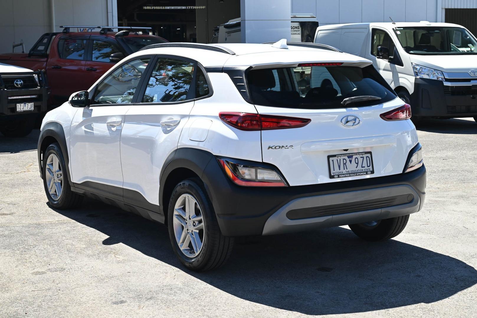2022 Hyundai Kona Base in White