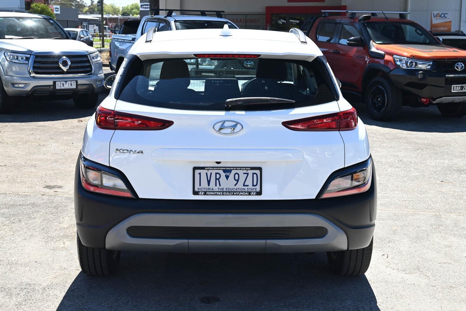 2022 Hyundai Kona Base in White