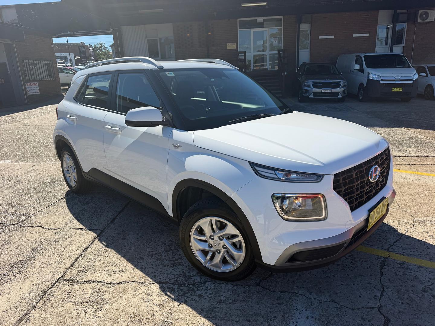 2025 Hyundai Venue Base in Atlas White