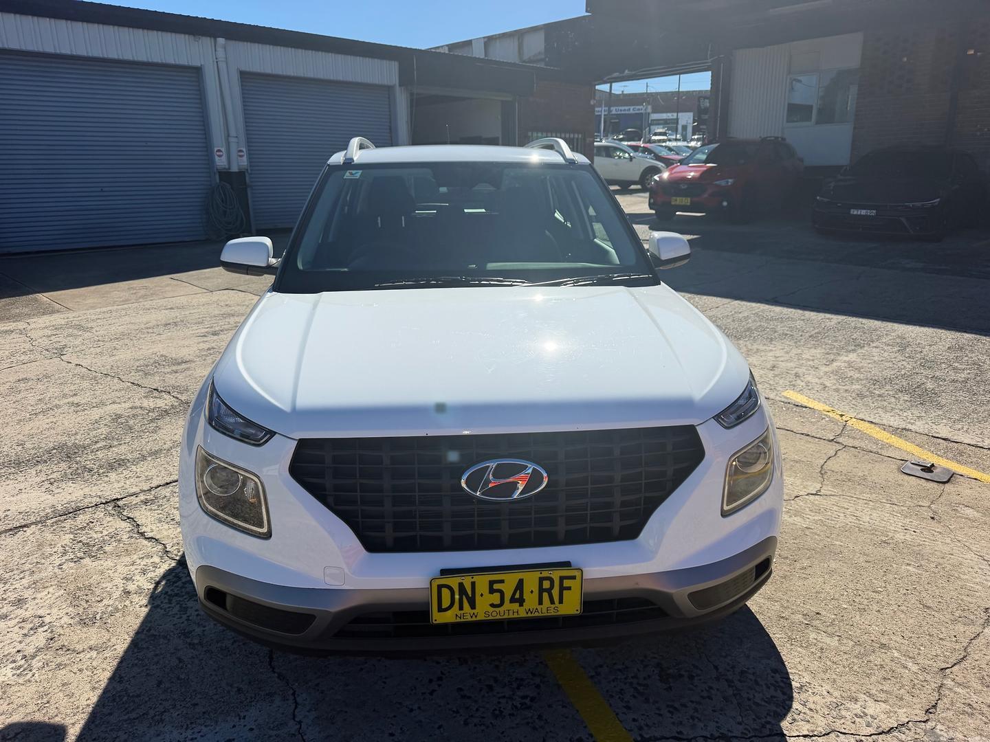 2025 Hyundai Venue Base in Atlas White