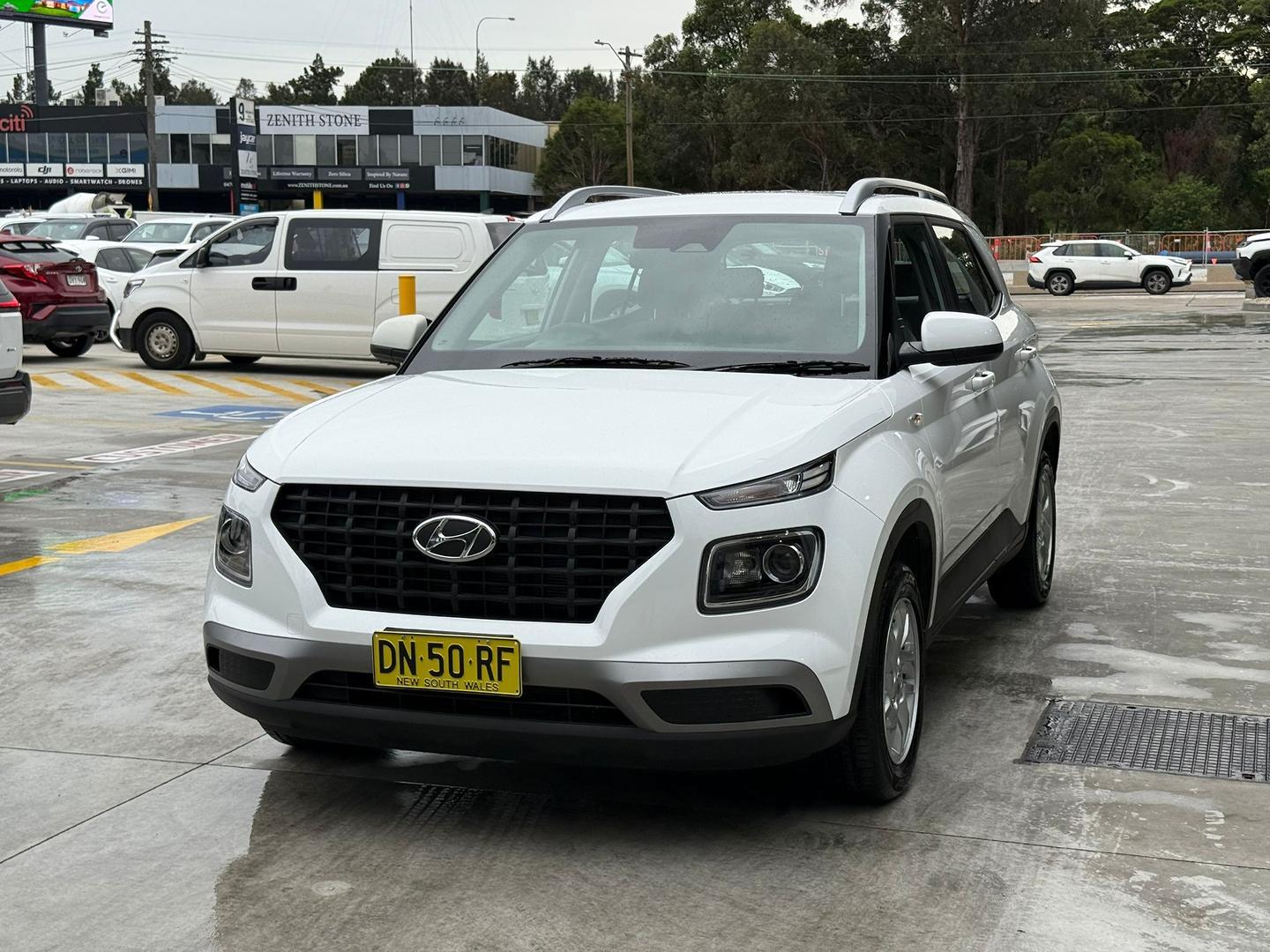 2025 Hyundai Venue Base in Atlas White