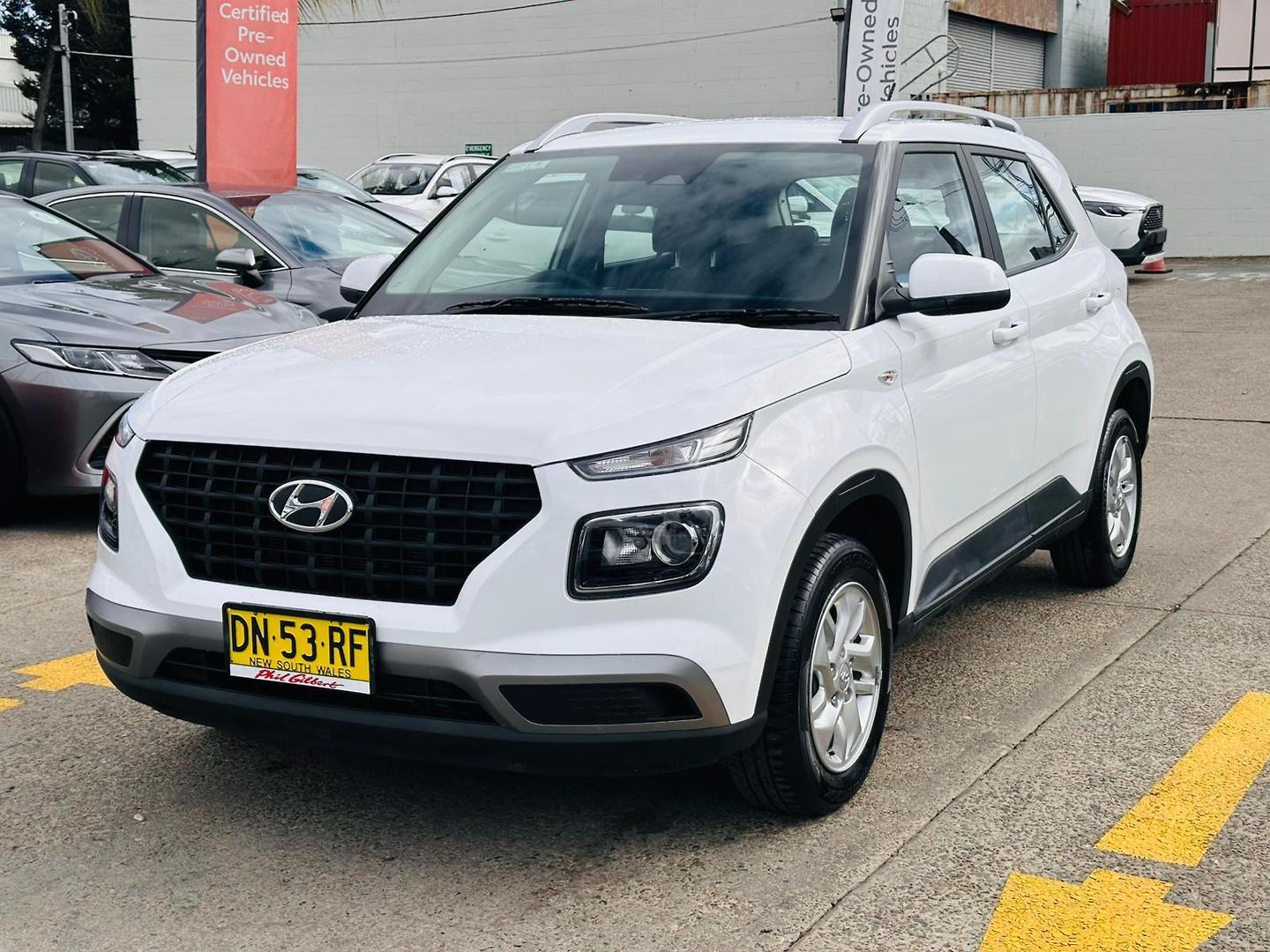 2025 Hyundai Venue Base in Atlas White