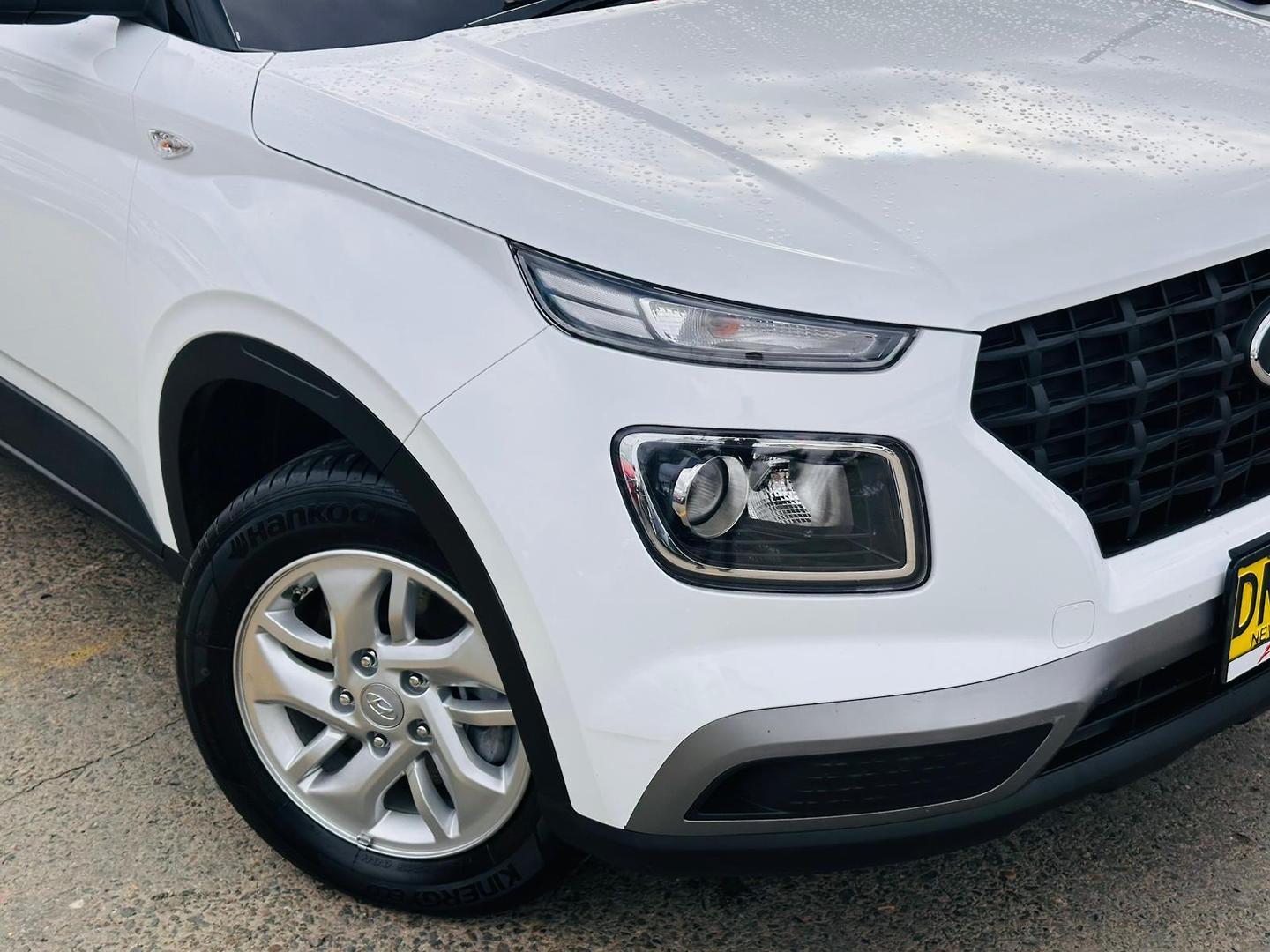 2025 Hyundai Venue Base in Atlas White
