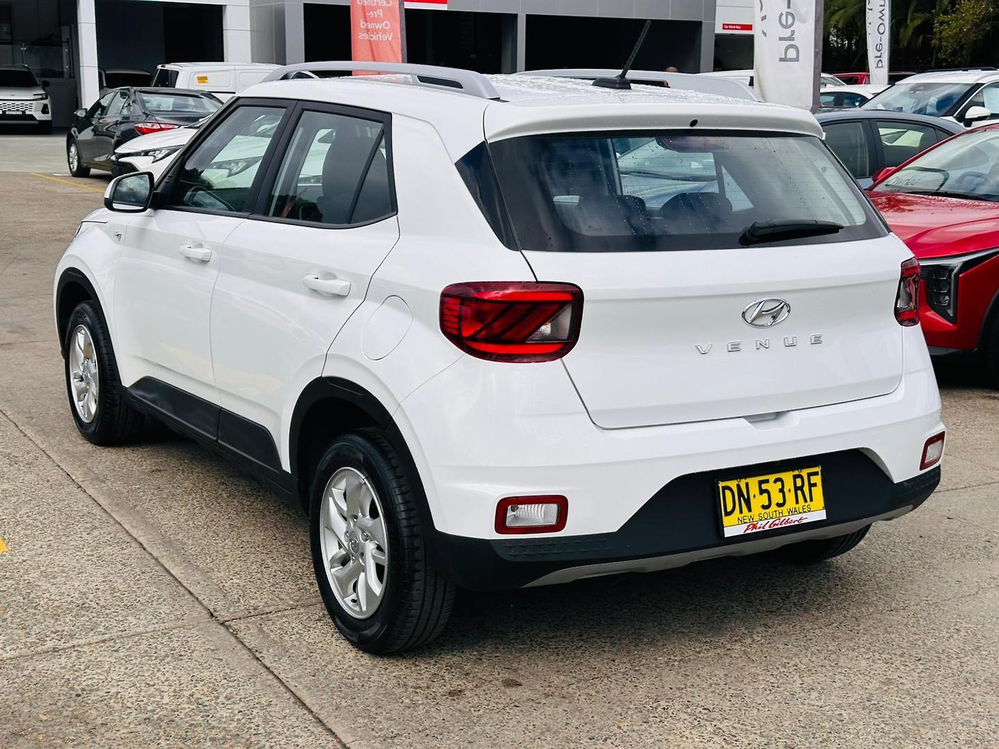 2025 Hyundai Venue Base in Atlas White
