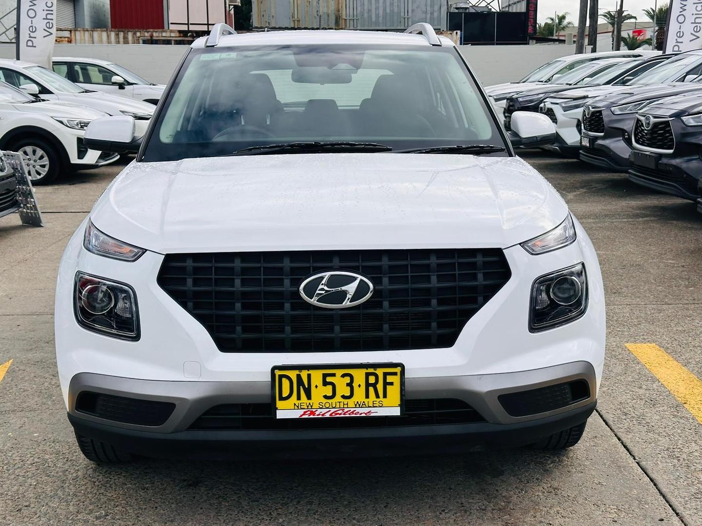 2025 Hyundai Venue Base in Atlas White
