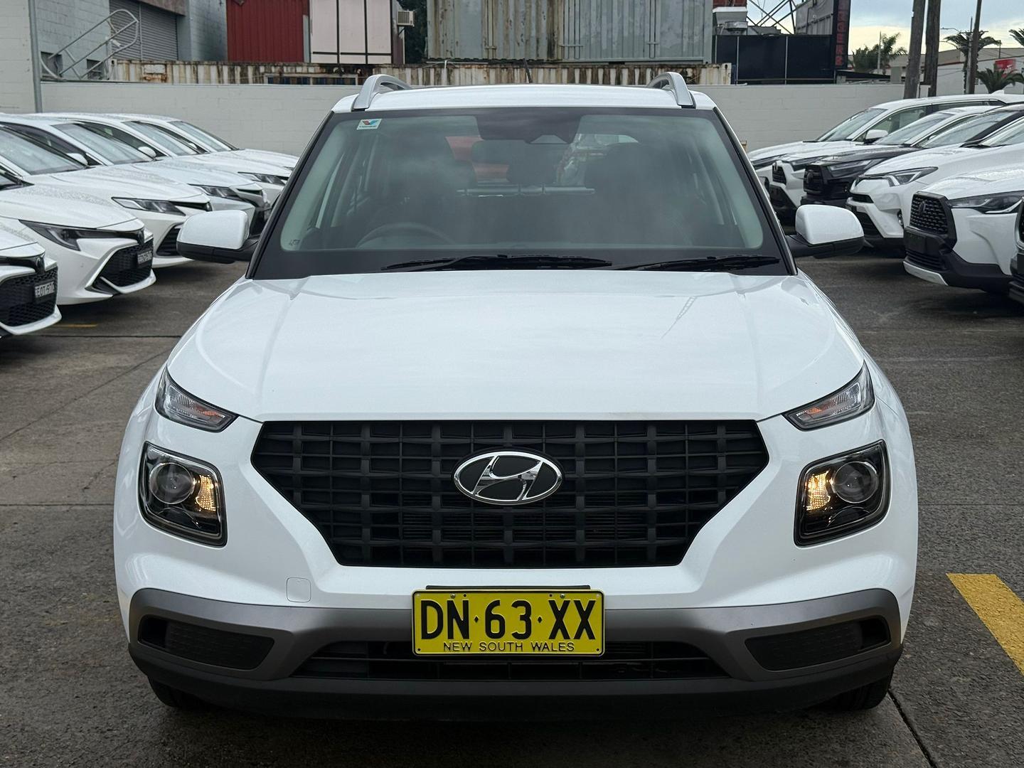 2025 Hyundai Venue Base in Atlas White