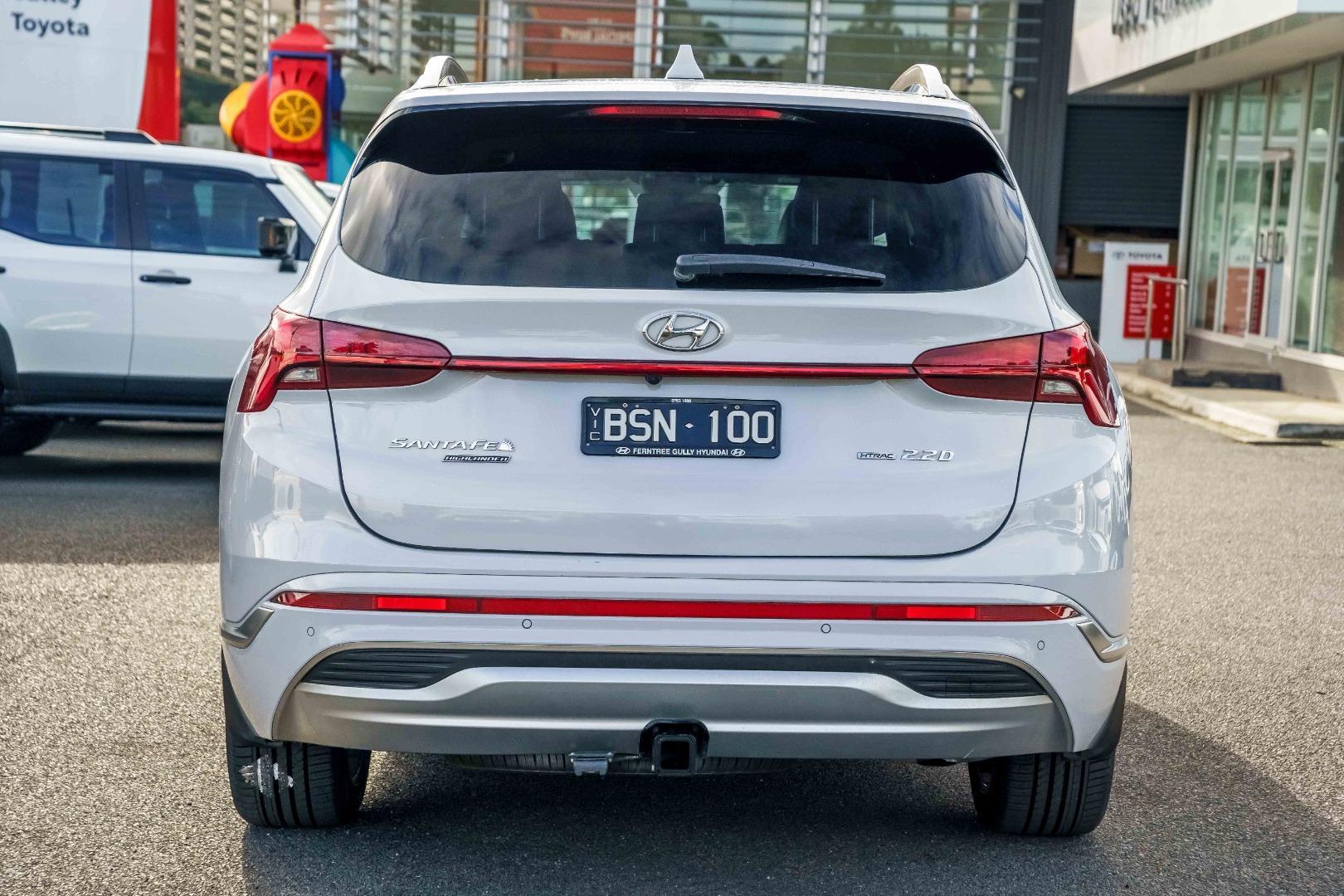 2021 Hyundai Santa Fe Highlander in White