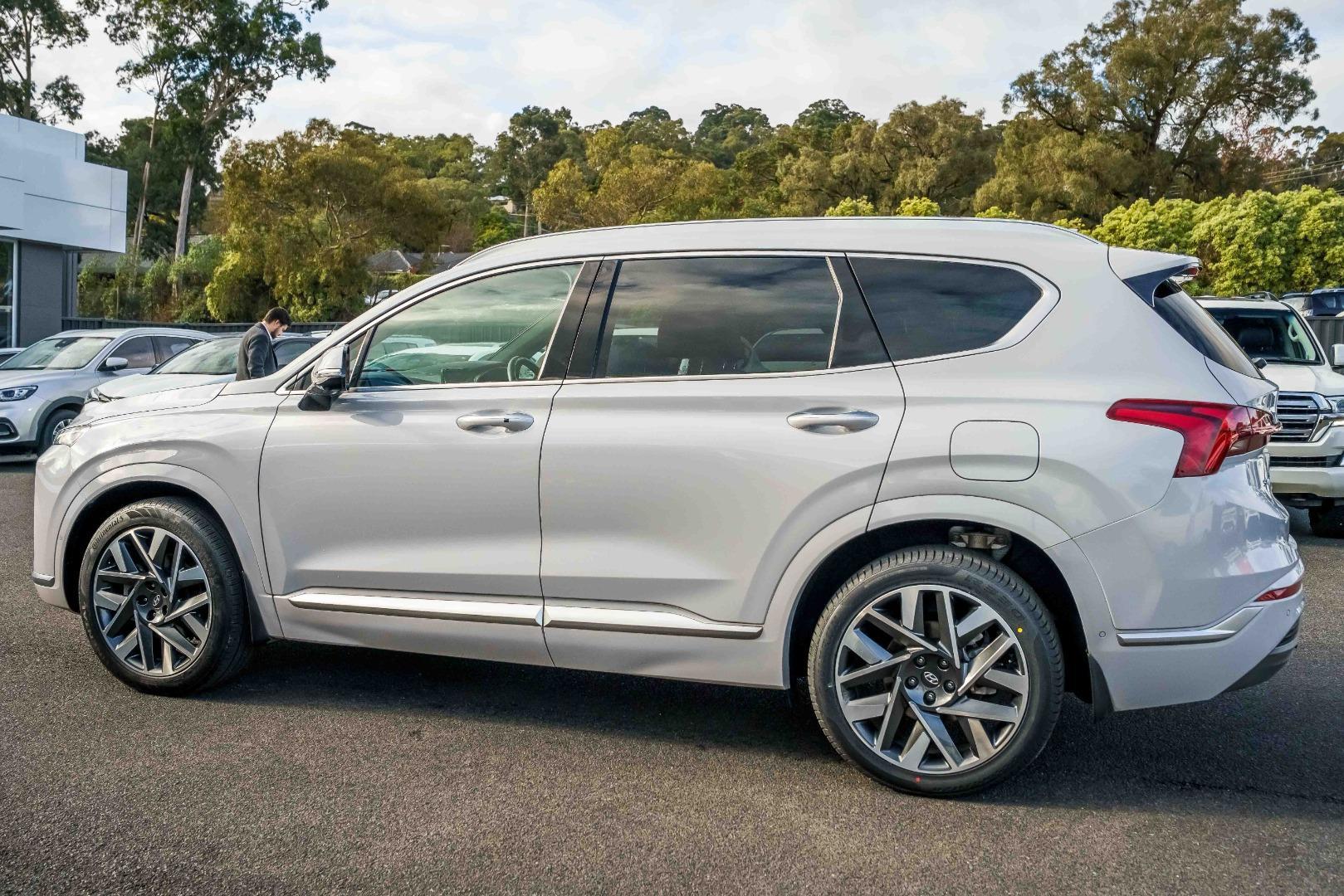 2021 Hyundai Santa Fe Highlander in White