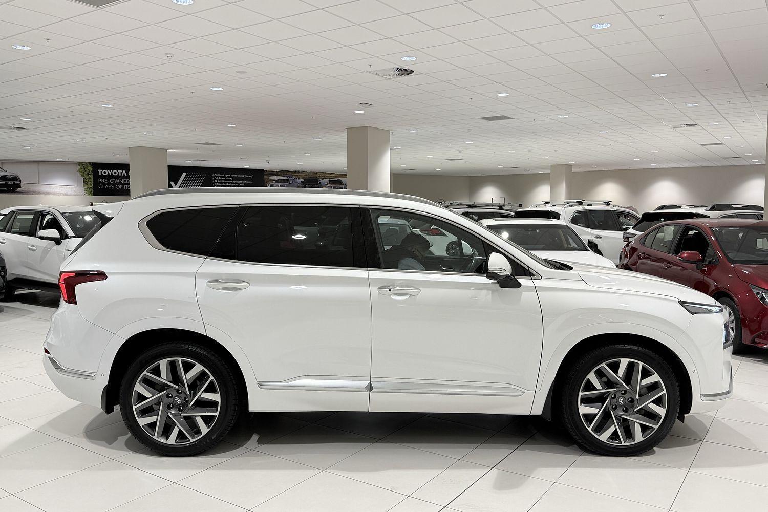 2023 Hyundai Santa Fe Highlander in White