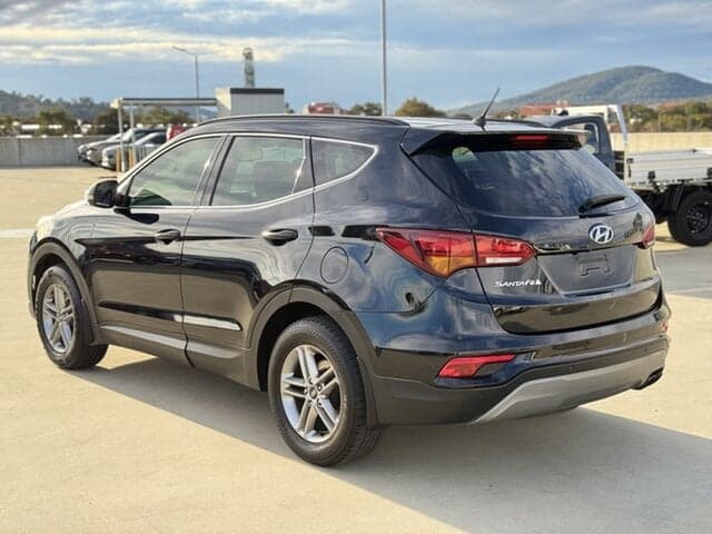 2017 Hyundai Santa Fe Active in Black