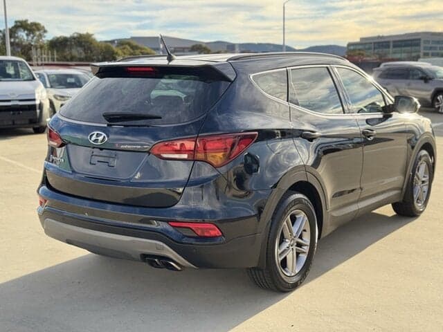 2017 Hyundai Santa Fe Active in Black