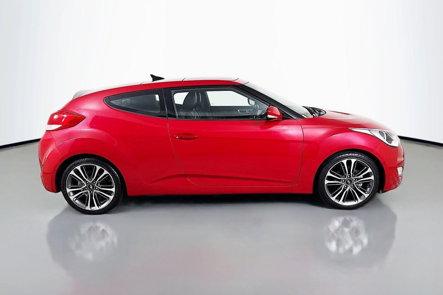 2018 Hyundai Veloster Base in Red