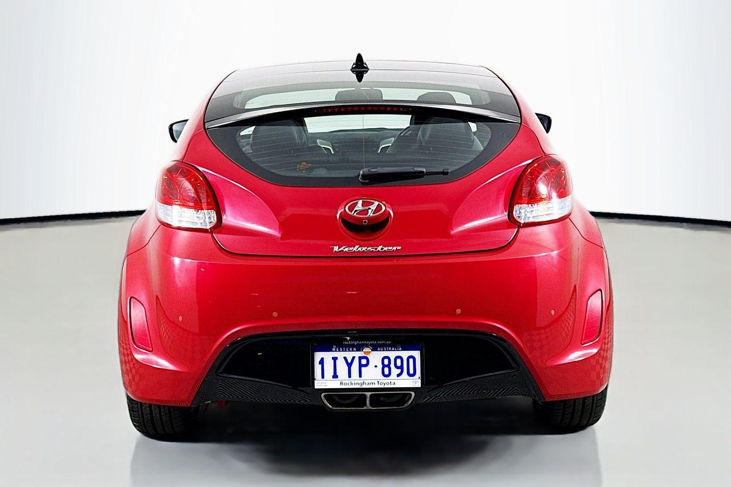 2018 Hyundai Veloster Base in Red