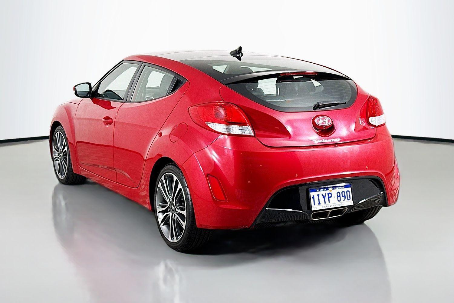 2018 Hyundai Veloster Base in Red