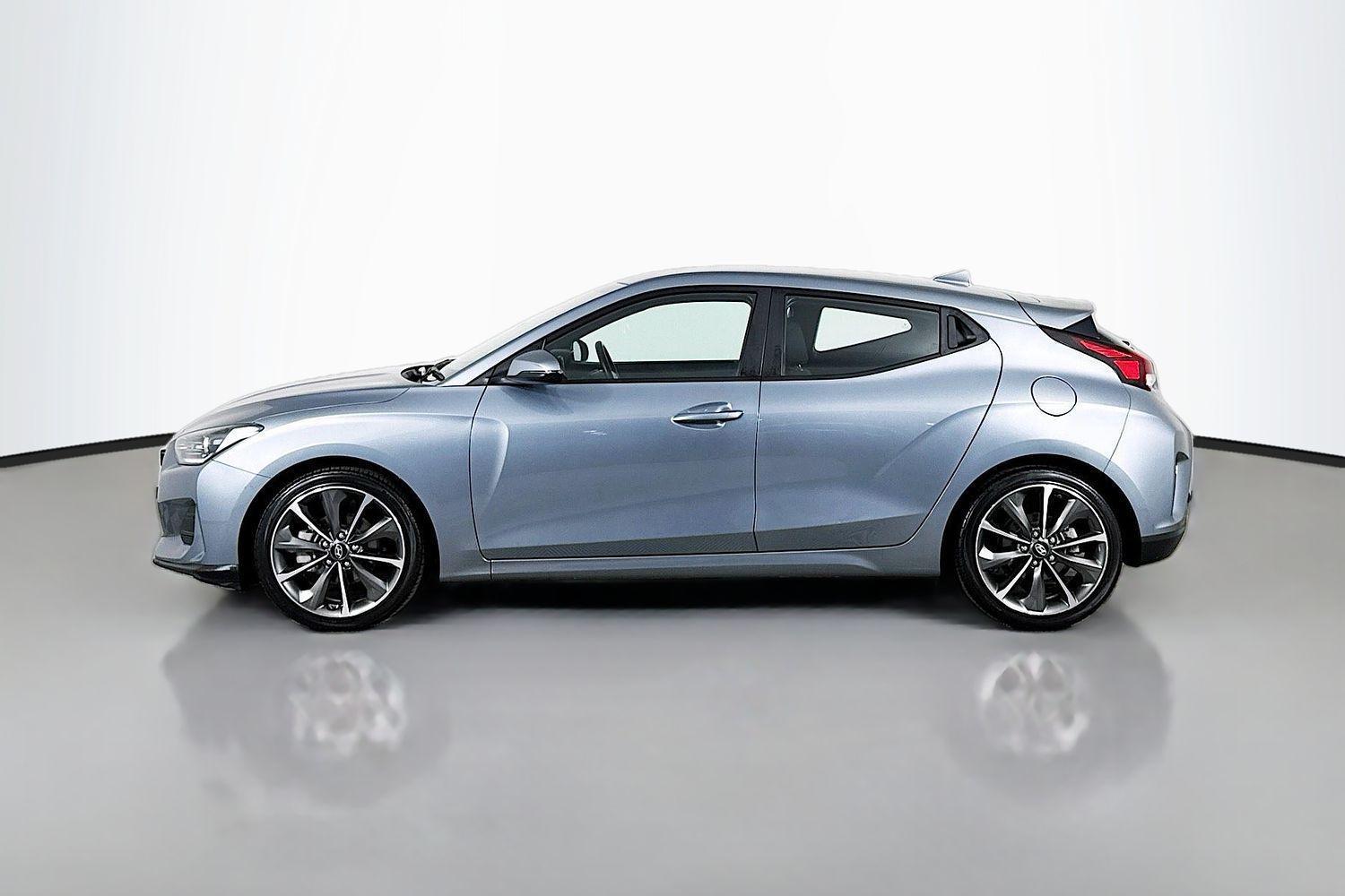 2019 Hyundai Veloster Base in Grey